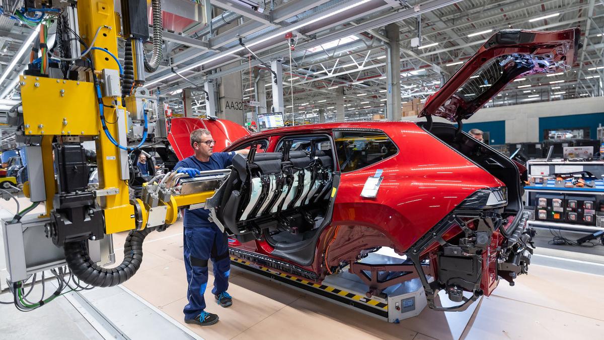 BMW lieta za lacnou prácou: Maďarsku chýbajú odborníci