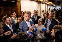 Prieskum Infostat: Matovič skokanom, Smer bez väčšiny v NR SR Prieskum Infostat: Smer by vládu nezložil. Matovič skokanom mesiaca, PS dýcha na chrbát Ficovi