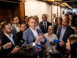 Prieskum Infostat: Matovič skokanom, Smer bez väčšiny v NR SR Prieskum Infostat: Smer by vládu nezložil. Matovič skokanom mesiaca, PS dýcha na chrbát Ficovi